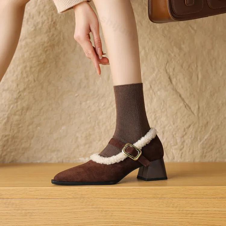 Модные Элегантные Мэри Джейн с Металлической Пряжкой Женские 2025 Новый Шикарный Дизайн Мех Толстый Каблук Туфли для Платья Дамские Зимние Теплые Плюшевые с Ремешком Туфли Лодочки Zapatos