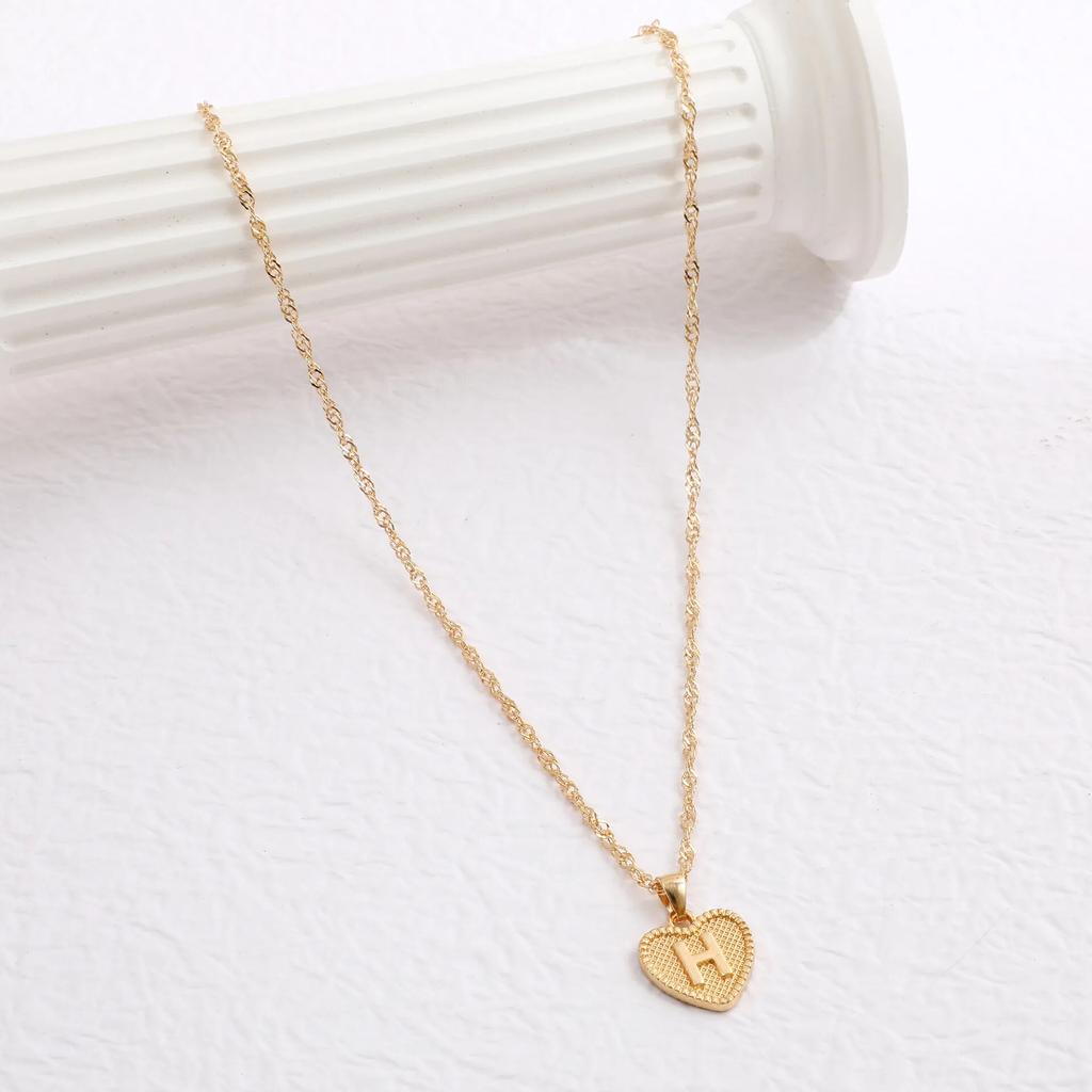 A-Z 26 Initials Name Necklaces Heart Pendant Letter Alphabets Necklace for Women 2023 Female Choker Chains Jewelry Trendy Gifts