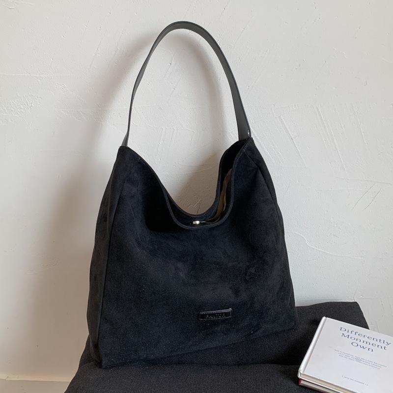 Ретро сумка женская большой вместимости 2025 новая осень и зима универсальная простая наплечная сумка текстурная сумка-тоут для поездок