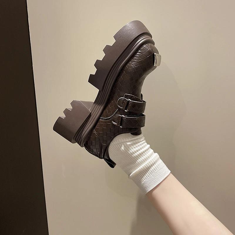 Модные туфли на плоской подошве, туфли на платформе, женская весенняя новая повседневная обувь 2024 года, дизайнерская модная брендовая обувь для прогулок из кожи