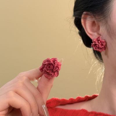 Элегантные серьги-гвоздики с серебряной иглой и цветами из смолы - Свежие, универсальные и стильные аксессуары для женщин