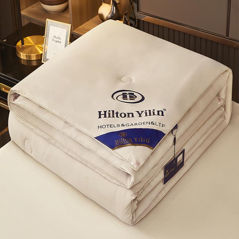 Всесезонное пухо-перовое одеяло DoubleTree by Hilton - Гостиничный стиль для весны, осени и зимы.