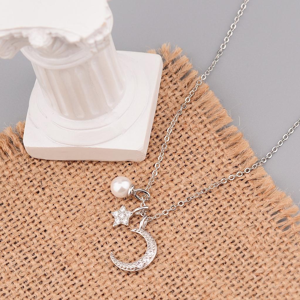 Sweet Diamond-Encrusted Star And Moon Pearl Pendant Necklace Feminine Simple Temperament Wind Collarbone Chain Jewelry For Girlfriend