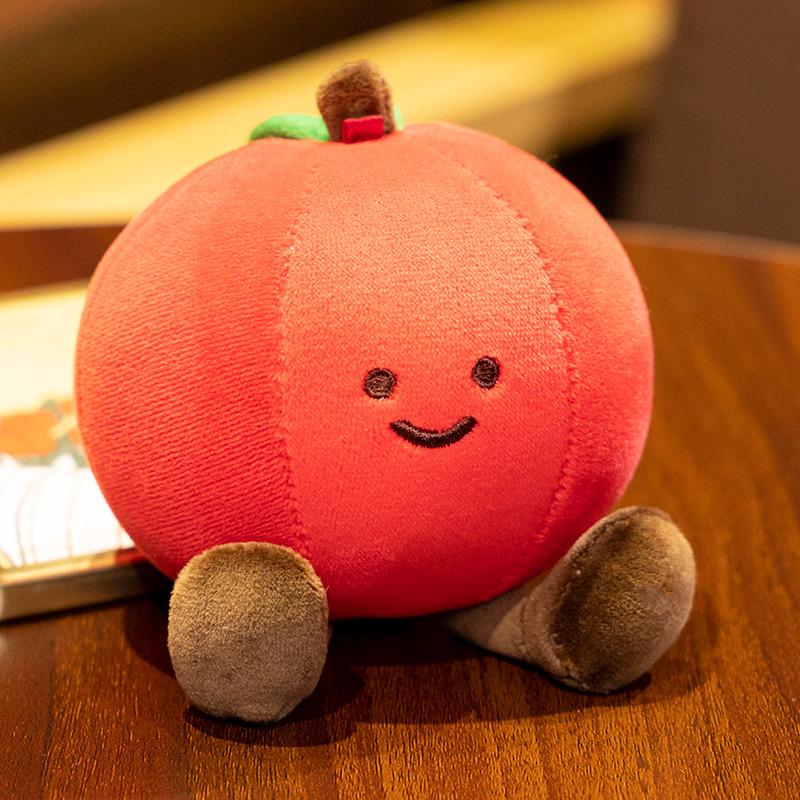 Рождественское праздничное украшение: Плюшевое дерево, Яблочный венок мира и Декоративная подушка в виде пряничного человечка.