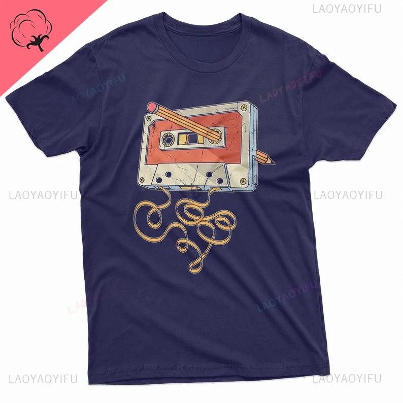 Мужская винтажная футболка с кассетной лентой и карандашом 80-х 90-х годов, рожденный ностальгирующим, подарок на день рождения, Рождество, смешная футболка, лето, летняя одежда