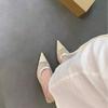 Женские сандалии с сумкой на низком каблуке, нежные нюдовые, с острым носком, сетчатые, женственные, на толстом каблуке, с открытой пяткой, темпераментные, одинарные туфли