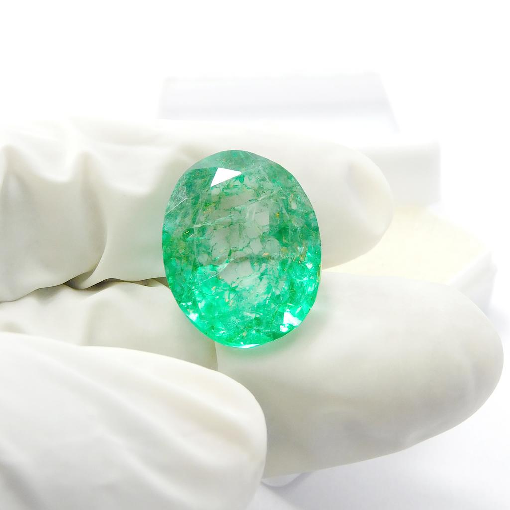 Natural Green Emerald Loose Gemstone Oval Cut 19.20 ct for Jewelry Making and Gem Collections