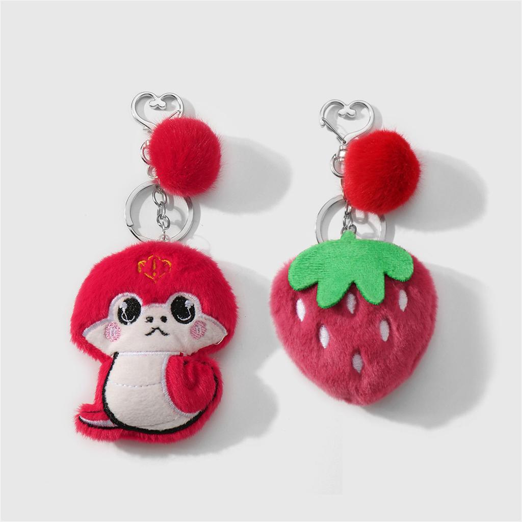 Милый пушистый плюшевый брелок в виде клубничной змеи, уникальный брелок, идеально подходящий для рюкзаков и украшения салона автомобиля