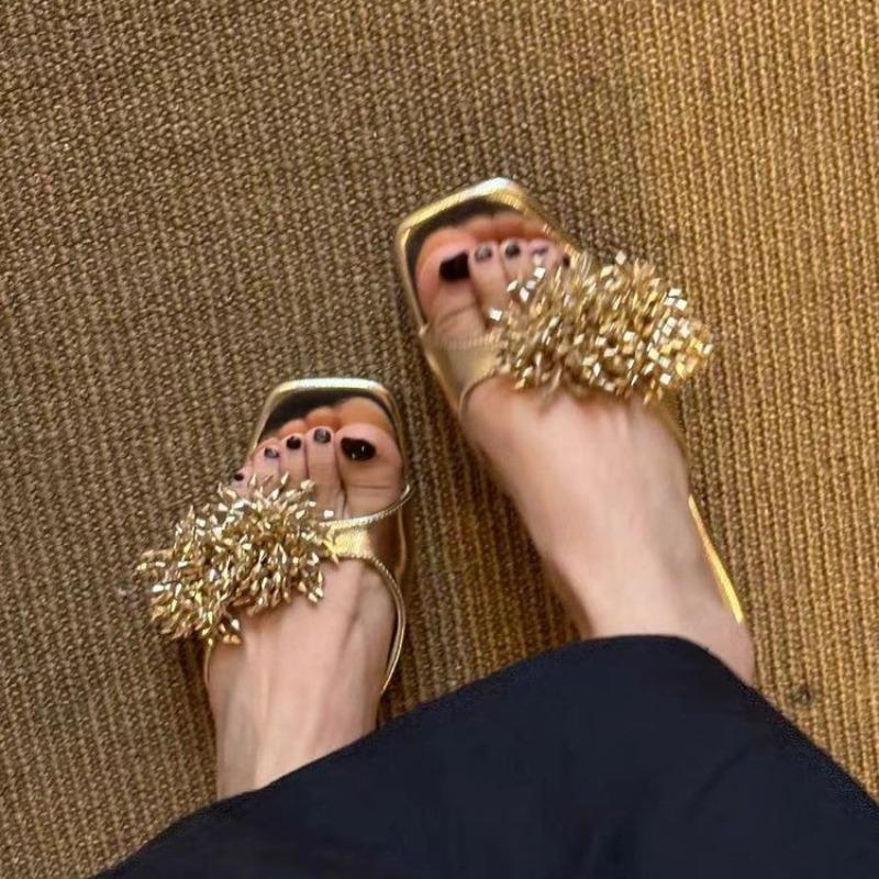 Золотые сандалии и шлепанцы с цветком из стразов, женские летние новые темпераментные с квадратным носком, открытым носком, на шпильке