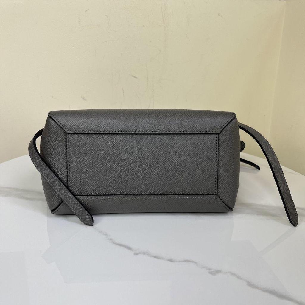 [Pre-Owned] Belt Classic Magnetic Closure Detachable Adjustable Shoulder Strap Pebbled Leather Crossbody Bag - Excellent #MJZ6MU