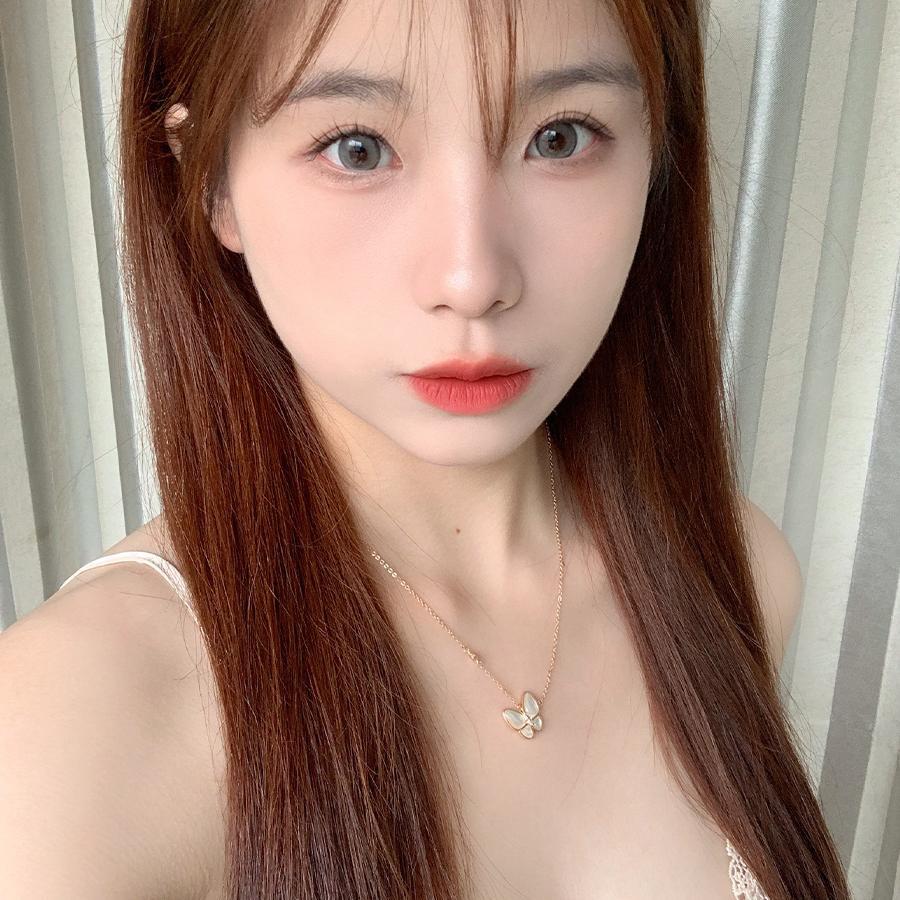Элегантное ожерелье с бабочкой: Полностью бриллиантовый кулон с белым перламутром, покрытый 18-каратным золотом, бирюзовый, изготовленный методом ЧПУ, для женщин.