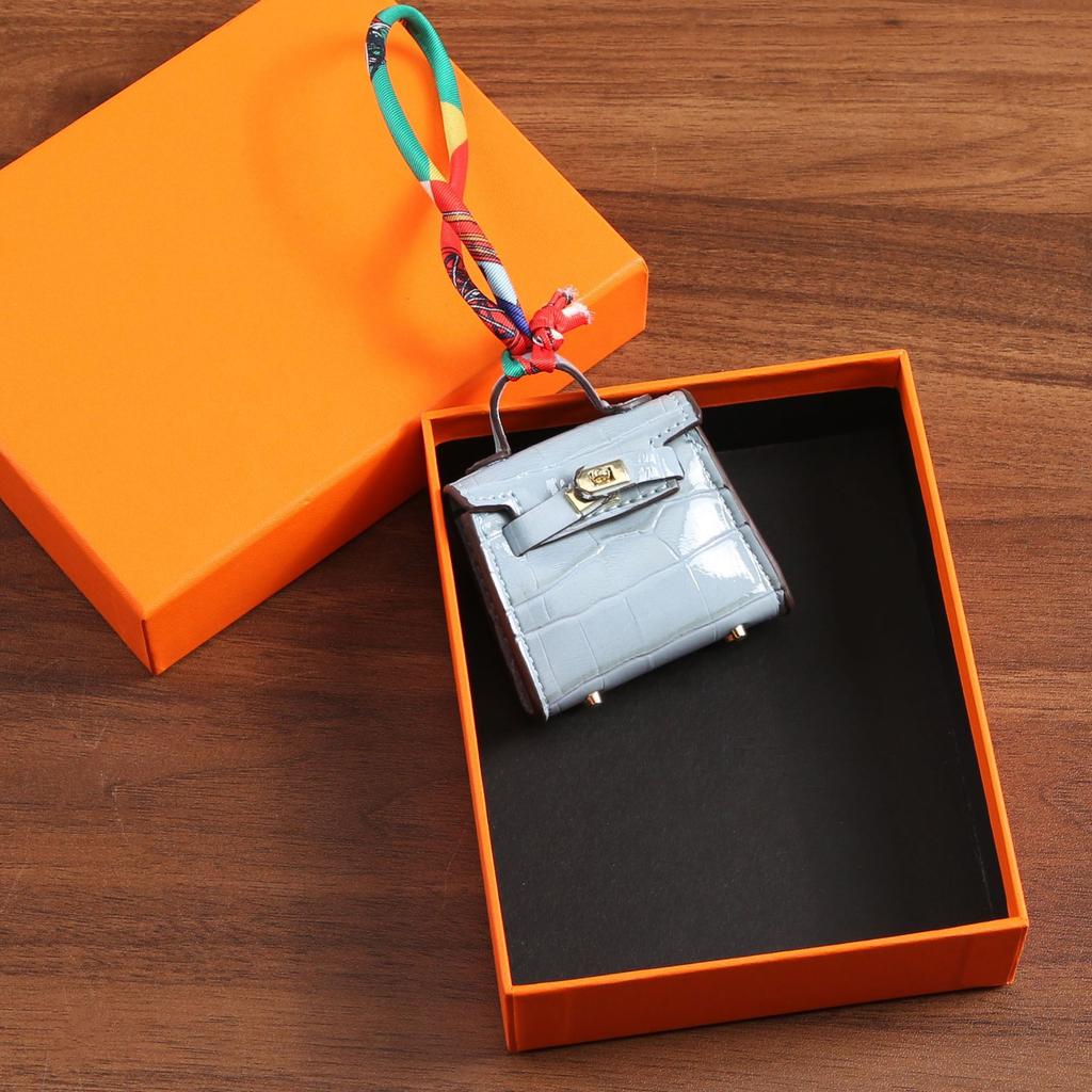 Мини-сумка с крокодиловым узором, изысканная сумка для мелочи, красный конверт, женская сумка, подвесное украшение, высококачественный автомобильный брелок