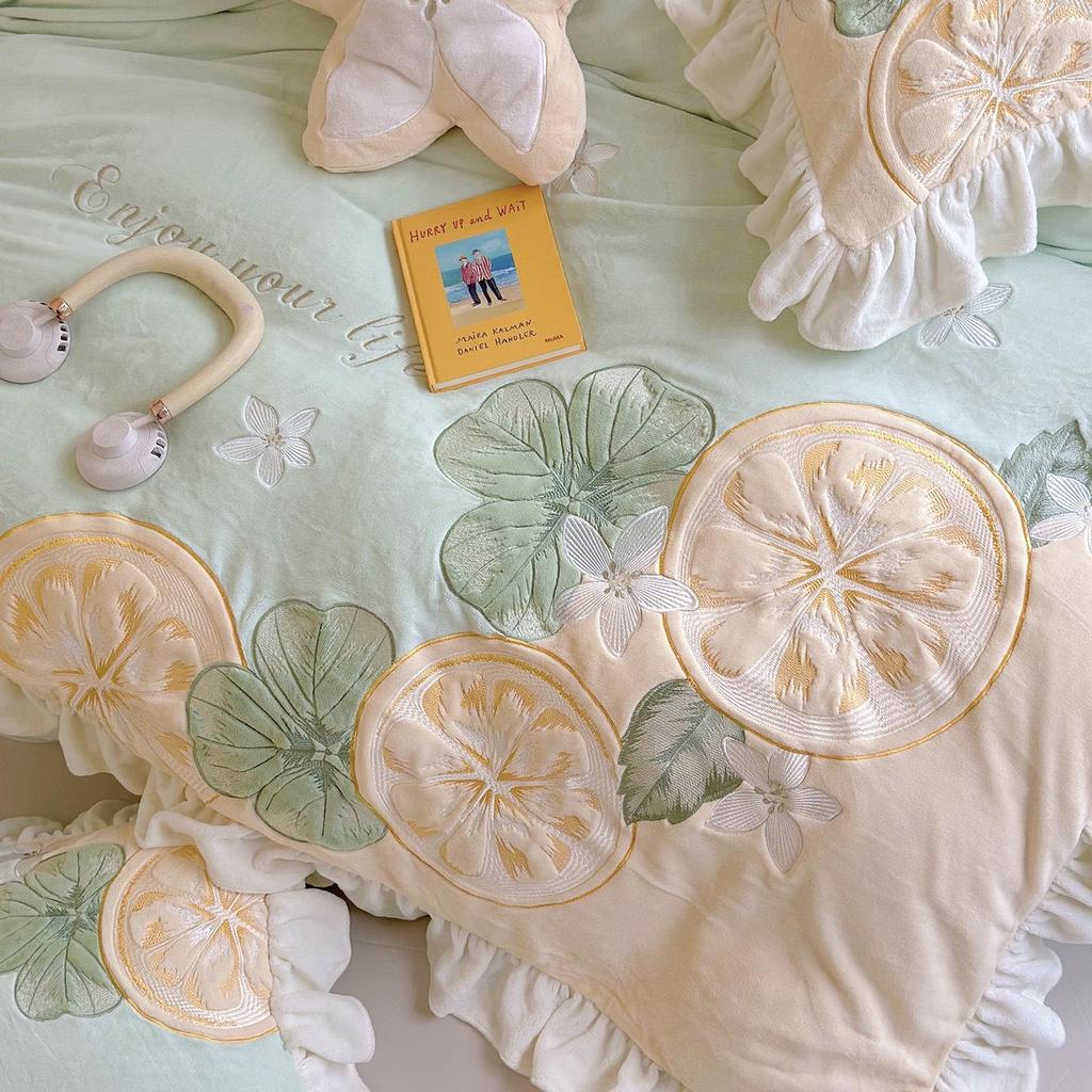 2025 Милый Лимонно-Молочный Бархатный Зимний Толстый Плюшевый Коралловый Флис Четырехкомпонентный Комплект Пододеяльника