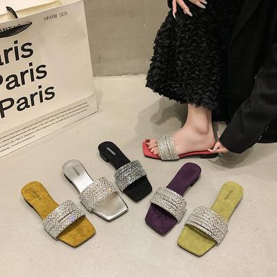 Летние новые высококлассные шлепанцы с квадратным носком на плоской подошве со стразами, крутые шлепанцы для женщин, с открытым носком