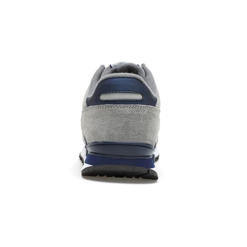 Новая обувь для спорта и отдыха. Удобные и дышащие кроссовки для бега. Уличная дорожная обувь.