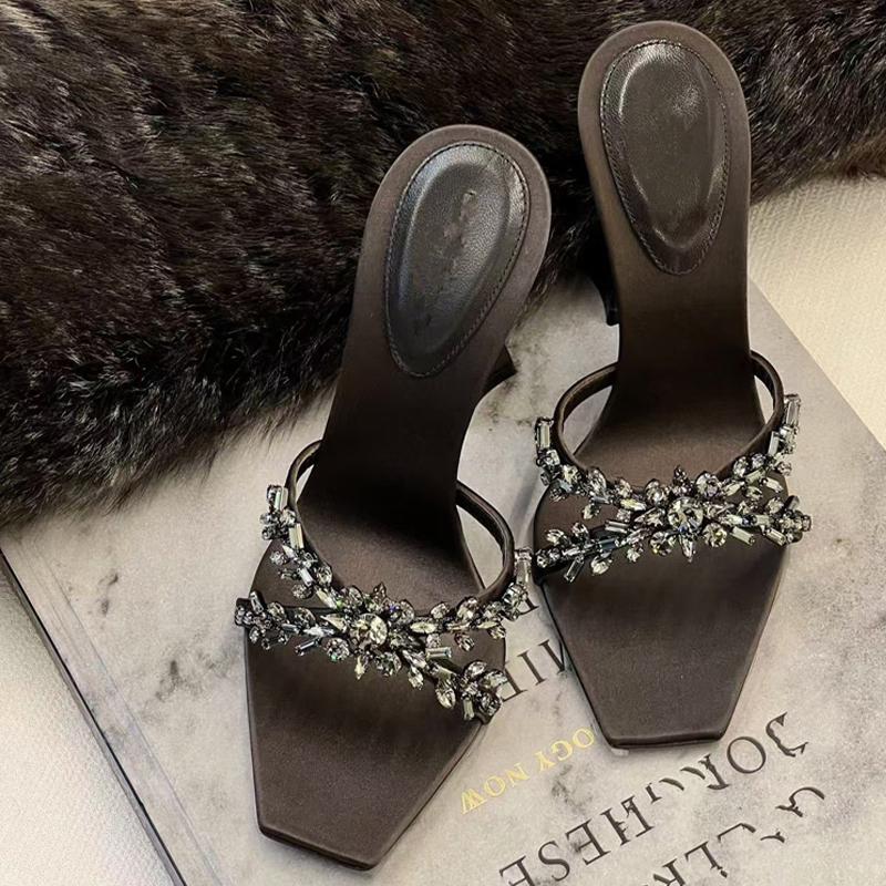 Модные хрустальные туфли на высоком каблуке, тапочки, женская элегантная обувь для платья, модные сексуальные сандалии, 2025, лето, пляжные шлепанцы, роскошные новые женские шлепанцы