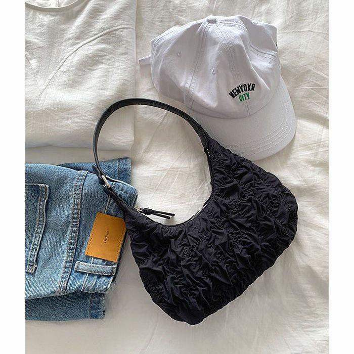 Сумки в стиле «сливки» Девчачьи плиссированные сумки в форме облаков Стильные сумки на одно плечо в форме пельменей Летом Милые и классные сумки подмышками