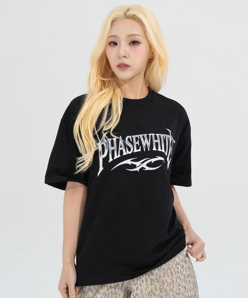 Peijeuhwaiteu [Фаза_2] Винтажная футболка с хромированным логотипом_Черный / 8802026-St02