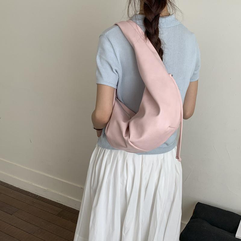 IELGY Ladies Dumpling Bag Large Capacity Commuter Shoulder Cloud Pleated Messenger Bag
