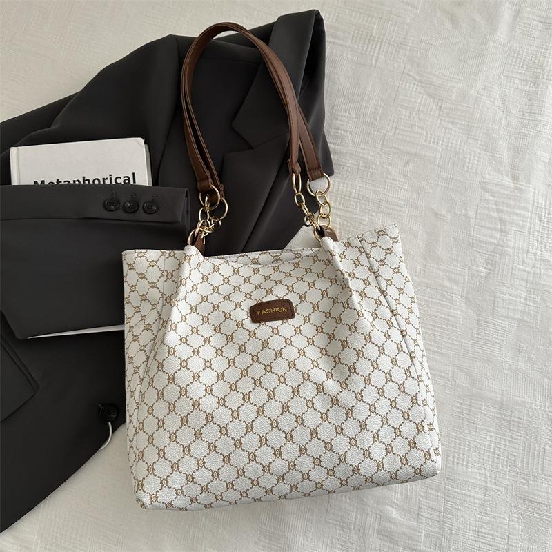 Популярная в этом году сумка женская 2025 новая модная сумка через плечо большой вместимости универсальная сумка для студентов