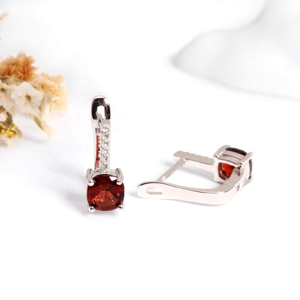 Мода Январь Камень рождения Натуральный гранат серебряные серьги ювелирные изделия Легкая роскошь женщины и девушки Повседневная одежда Подарки