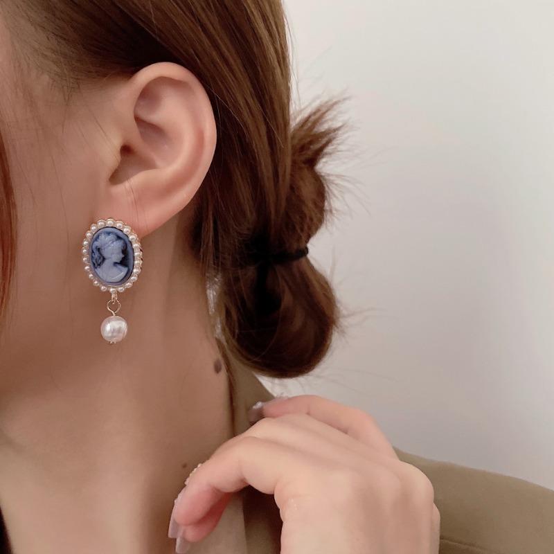 Vintage Palace Blue Cameo Portrait Stud Earrings with Imitation Pearls and Silver Posts