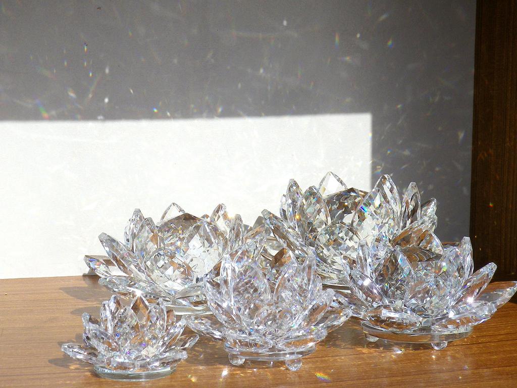 Lotus Flower Crystal Glass Ornament, Decorative Flower, Lotus, Feng Shui, Good Luck Suncatcher (10cm)