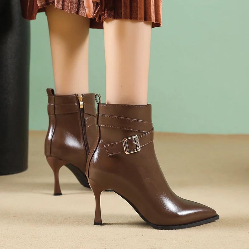 Модные женские зимние ботильоны большого размера на высоком тонком каблуке, для вечеринки, офисные, с острым носком, на молнии и с пряжкой, в стиле панк, короткие ботинки 2024 новинка