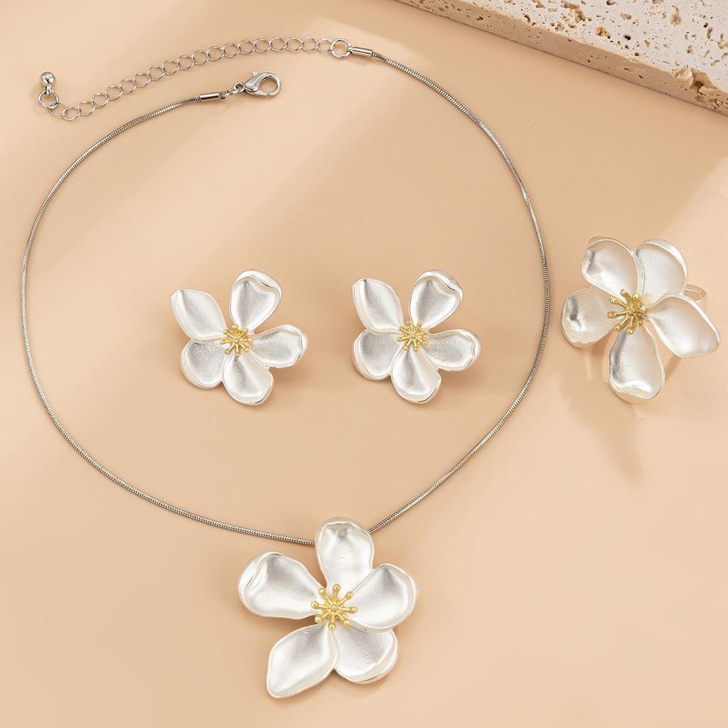 Комплект ожерелий в виде змеи из пятилистного цветка в европейском и американском стиле - свежий дизайн ключицы из медного сплава