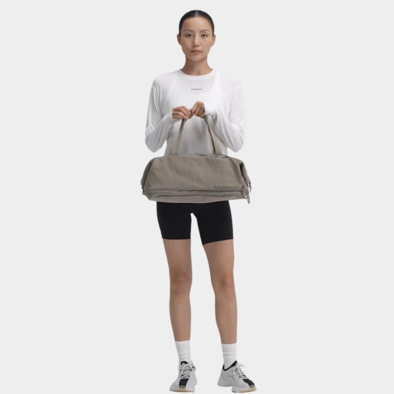 Lu New 30L Water-Resistant Gym Fitness Bag – Lightweight, Large Capacity Pillow Bag, Single Shoulder & Crossbody Option