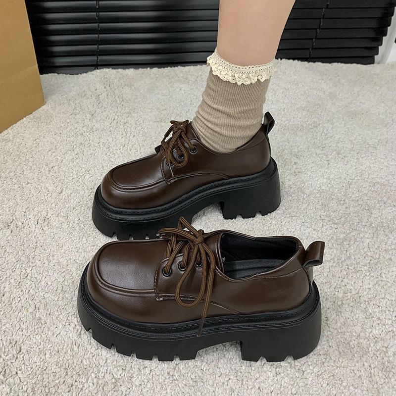 Платформа маленькие кожаные туфли женские новые с увеличением высоты универсальные маленькие весенне-осенние лоферы 2025 черные маленькие кожаные туфли британский стиль