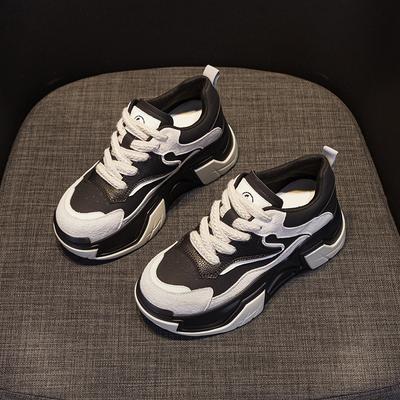 2025 осень новые маленькие белые туфли женские студенческие спортивные туфли интернет-знаменитость повседневная мода папины кроссовки универсальная толстая подошва