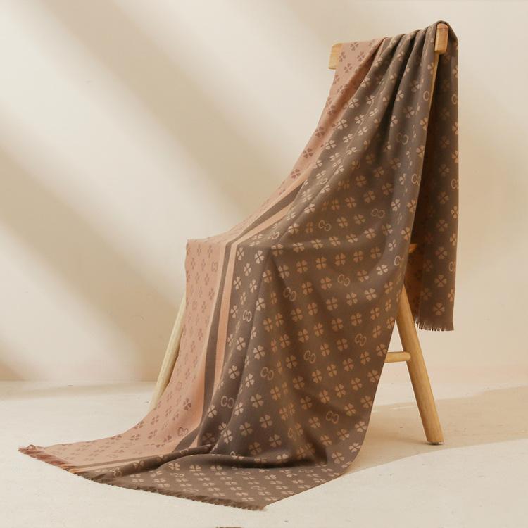 2024 Осень и зима Новый утолщенный и удлиненный кашемировый шарф универсальный женский теплый шарф для защиты шеи двухсторонний шарф шаль