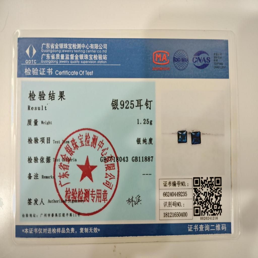 Квадратные серьги-гвоздики из серебра 925 пробы с синим, красным и зеленым цветом и фианитами