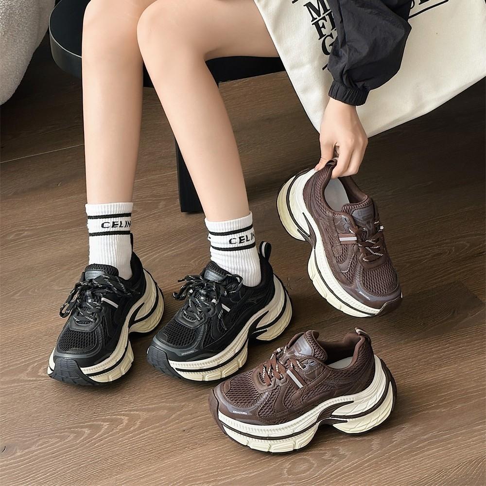 2025 осень и зима новая толстая подошва увеличивающая рост женская универсальная повседневная обувь модная спортивная одинарная обувь трендовая обувь удобные кроссовки для папы