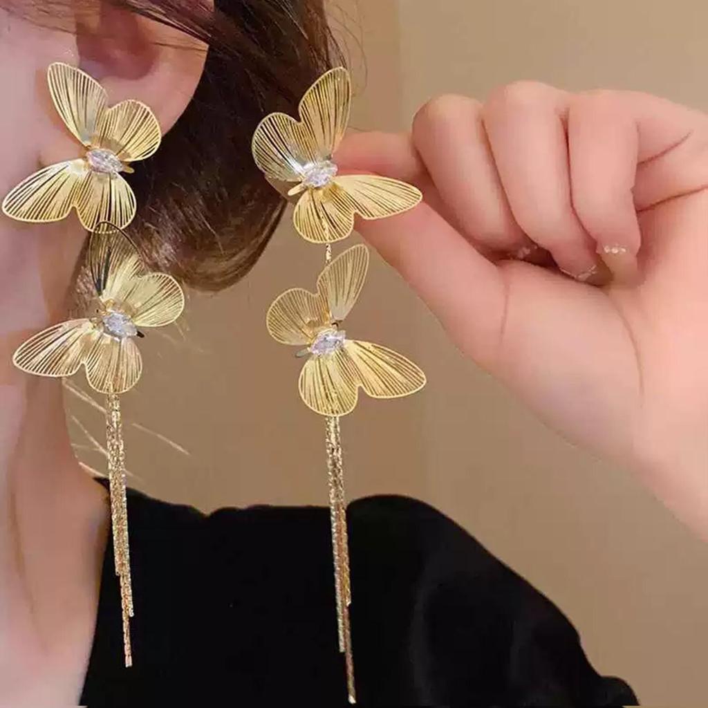 Серебряные серьги-кисточки с кристаллами в виде рыбьего хвоста: Преувеличенный дизайн цветка для стильного вида.