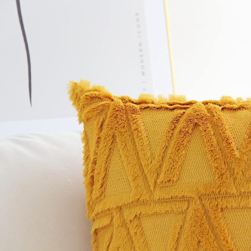 Luxury Style Soft Plush Faux Wool Couch Throw Pillow Covers Vintage Pattern Woven for Bedroom Home Decorative & Throw Pillows