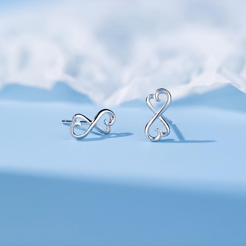 Маленькие серьги-гвоздики в форме банта для пригородных поездок. Женские серьги. Простые и универсальные серьги в восточном стиле.