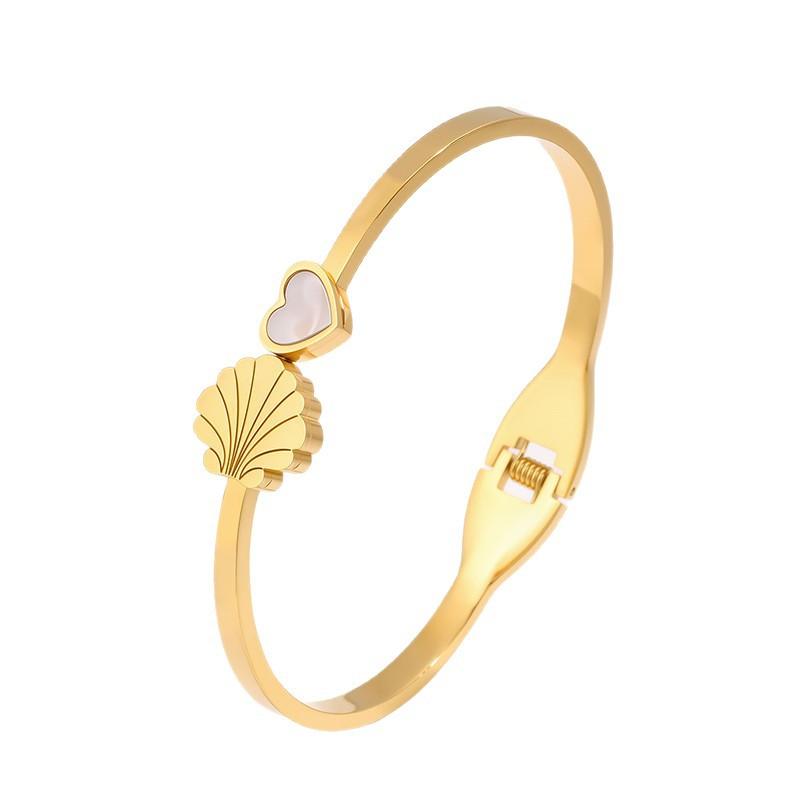 New Ocean Style Heart-Shaped Scallop Titanium Steel Bracelet for Women, Fashionable and High-End, with Spring Clasp, Non-Fading Couple's Bracelet