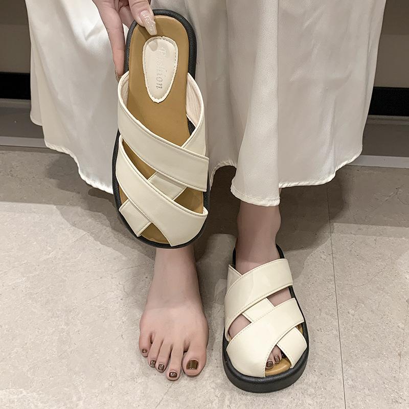 Тапочки женские лето 2025 новые римские плетеные с закрытым носком женские на плоской подошве ленивые сандалии-шлепанцы женские