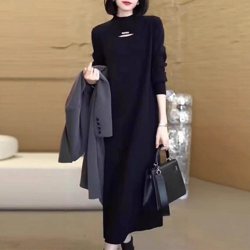 Платье с полувысоким воротником с темпераментом пальто женское осенне-зимнее средней длины свободное и стройнящее однотонное трикотажное платье-свитер