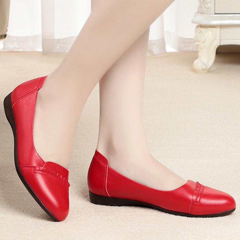 Обувь 2024 года, новые одинарные туфли для мам среднего и пожилого возраста, мягкая подошва, мягкая поверхность, женская кожаная обувь, женская обувь с плоским дном