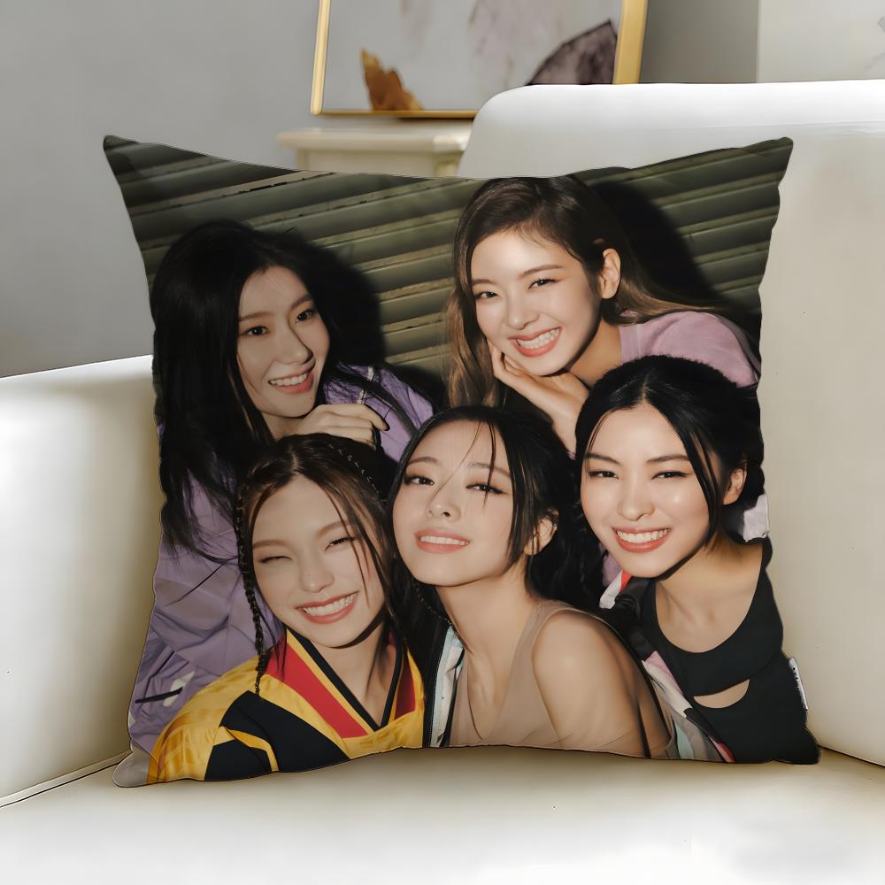Стиль K-pop Группа Itzy Наволочка-подушка Мягкая и Легко стирающаяся – Универсальная Для Дивана, Кровати, Путешествий и Офиса