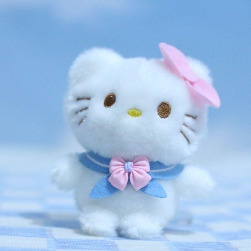 Очаровательная плюшевая игрушка-брелок Sanrio Kuromi Melody Cinnamoroll в мультяшном стиле.