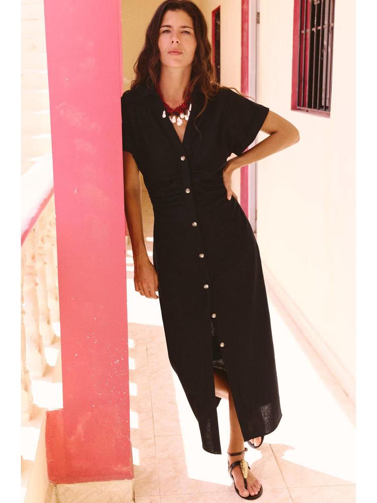 Женское летнее платье миди приталенного силуэта с V-образным вырезом из смеси льна 2025