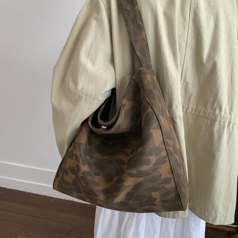 Large Capacity Tote Bag Women's Autumn New Leopard Print Shoulder Messenger Bag Simple Retro Canvas Commuter Bag