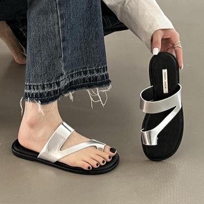 Мода 2025 Вьетнамки с перемычкой между пальцами Женские летние плоские сандалии Повседневные шлепанцы Пляжные шлепанцы Дамские шлепанцы Женские тапочки Обувь Серебристые шлепанцы