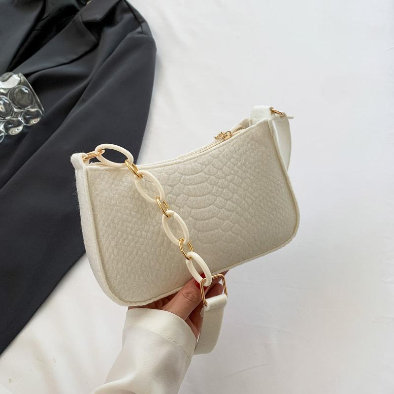 В этом году популярны маленькие сумки, женские сумки, новые трендовые модные и простые сумки через плечо, универсальные и свежие женские сумки подмышку.
