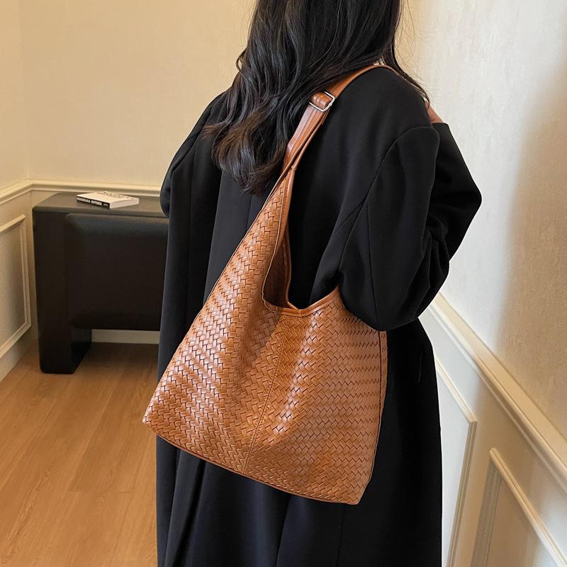 Ретро плетеная сумка женская большой вместимости 2025 новая осень и зима на плечо мессенджер сумка для ребенка и мамы повседневная сумка-тоут для работы