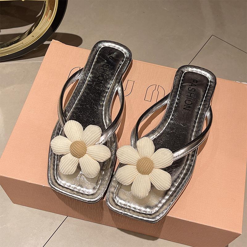 Sweet Flower Flip-flops Female Summer Wear New Fairy Wind with Skirt Pinch Foot Beach Cool Slippers
